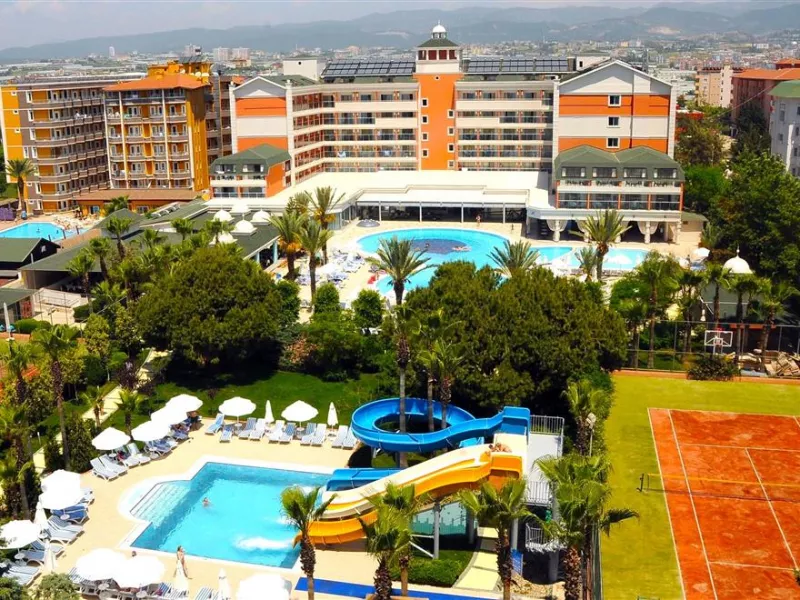 Insula Resort Hotel
