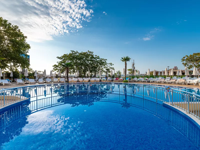 Zenith (ex.Marlin Beach)