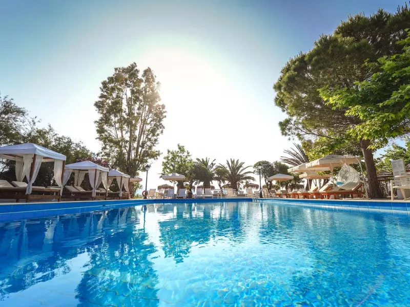 Summery Hotel