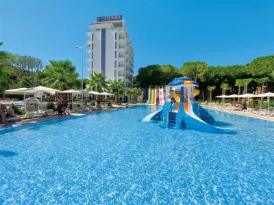 Henry Resort & Spa