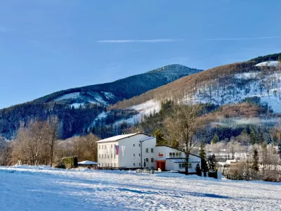 Retro Hotel Jiskra °°° - pobyt s 4denním skipasem