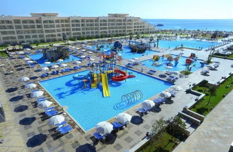 Pickalbatros White Beach Resort