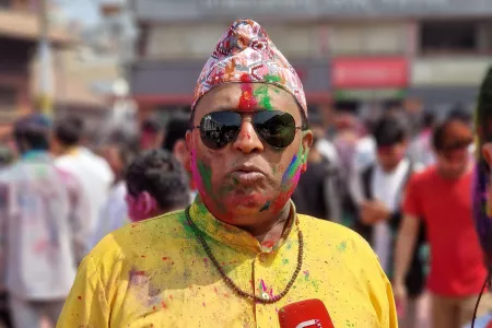 Nepál so sviatkom farieb Holi