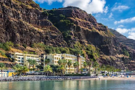 Hotel Calheta Beach