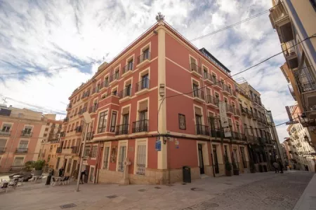 La Milagrosa Hotel and Apartments