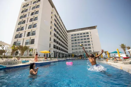 Rove La Mer Beach