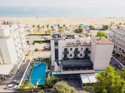 Hotel Ferretti Beach