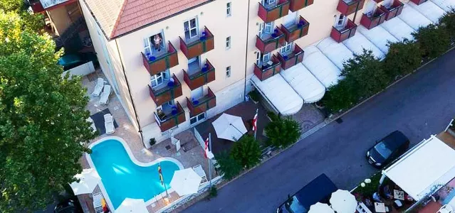 Hotel Aron