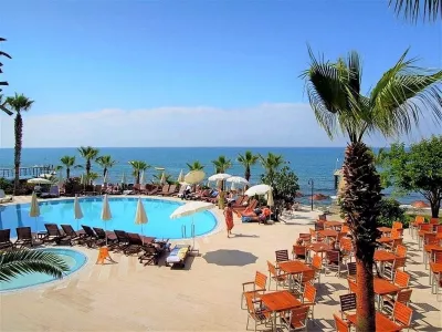 Anitas Beach Hotel