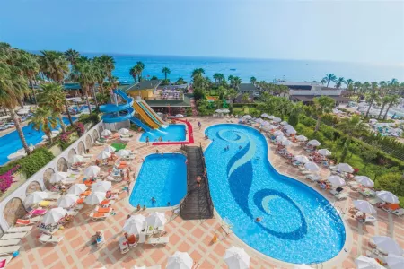 HOLIDAY GARDEN RESORT