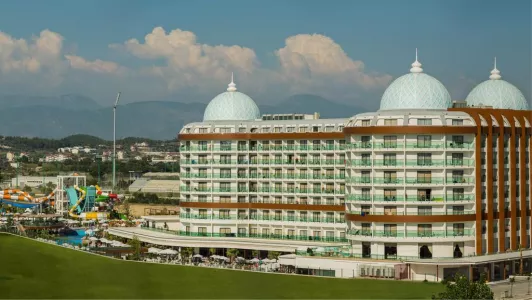 Dream World Aqua Resort & SPA