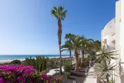 R2 Maryvent Beach Apartment