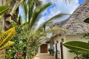 Hotel Karibu Beach Resort